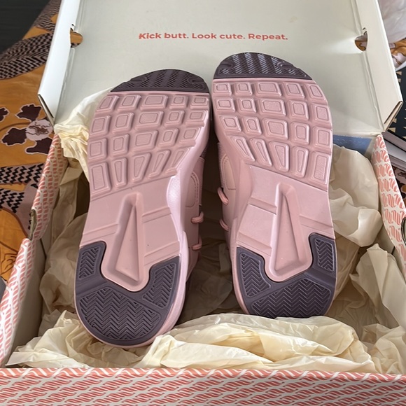 Fabletics Zumba studio sneaker size 7.5 - Picture 4 of 4